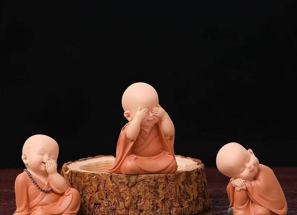 Get Lovely Shi Wu Hui Shao Lin Si Kid Monk Stylish Figurine