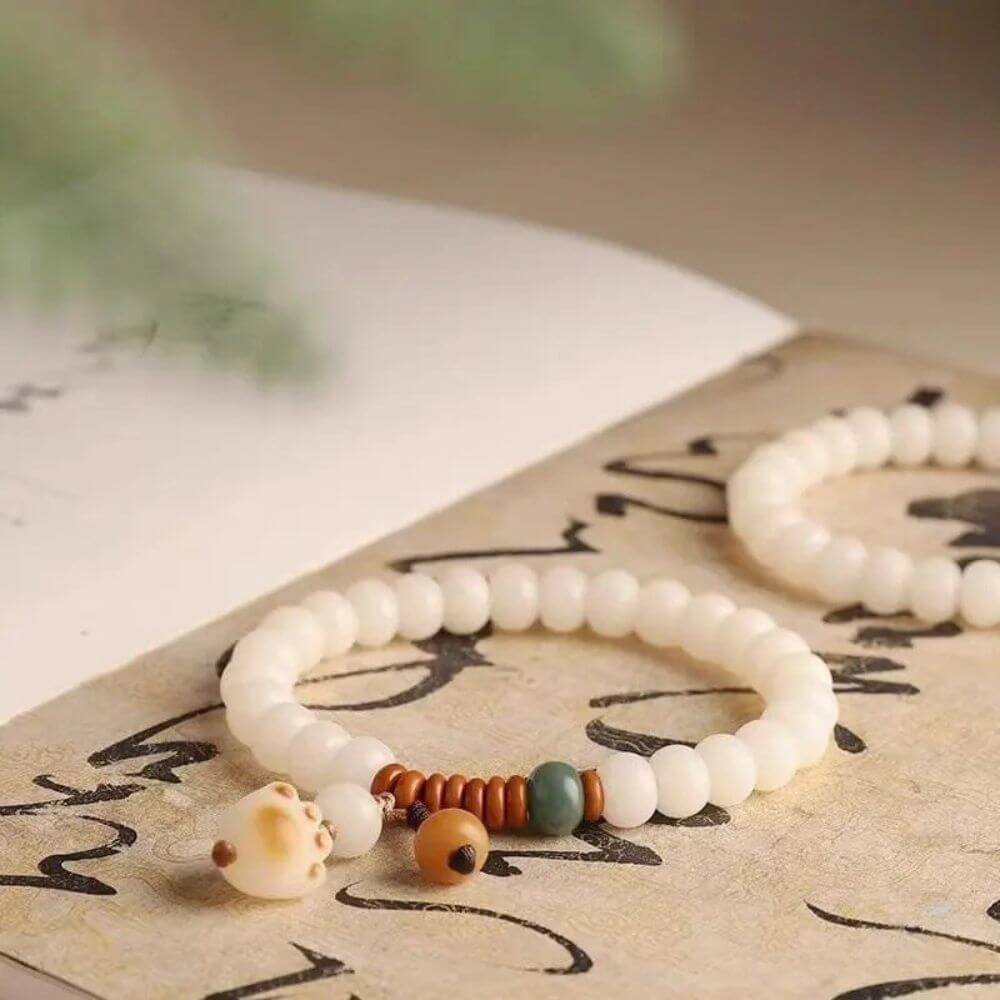 Wholesale Cheap Bodhi Root Bead Bracelet with Maneki-neko in Off-white Color